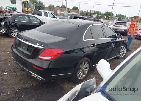 2019 Mercedes-Benz E 300 4Matic z USA, uszkodzony, nr VIN WDDZF4KBXKA518437